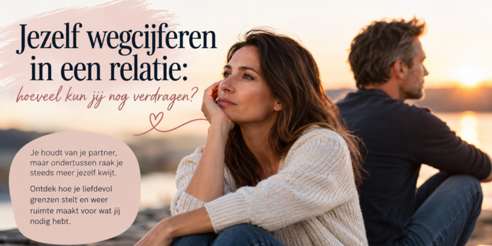 Vrouw kijkt verdrietig voor zich uit terwijl haar partner afstand houdt, symbool voor jezelf wegcijferen in een relatie.